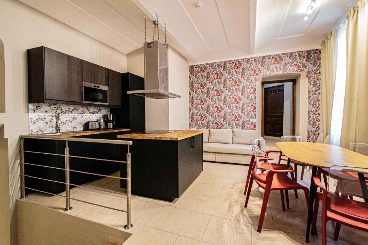 Modern And Spacious Apartments In City Center Prague Exterior photo