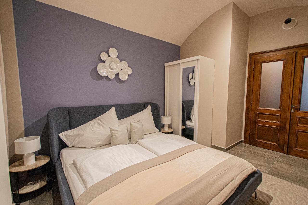 Modern And Spacious Apartments In City Center Prague Exterior photo